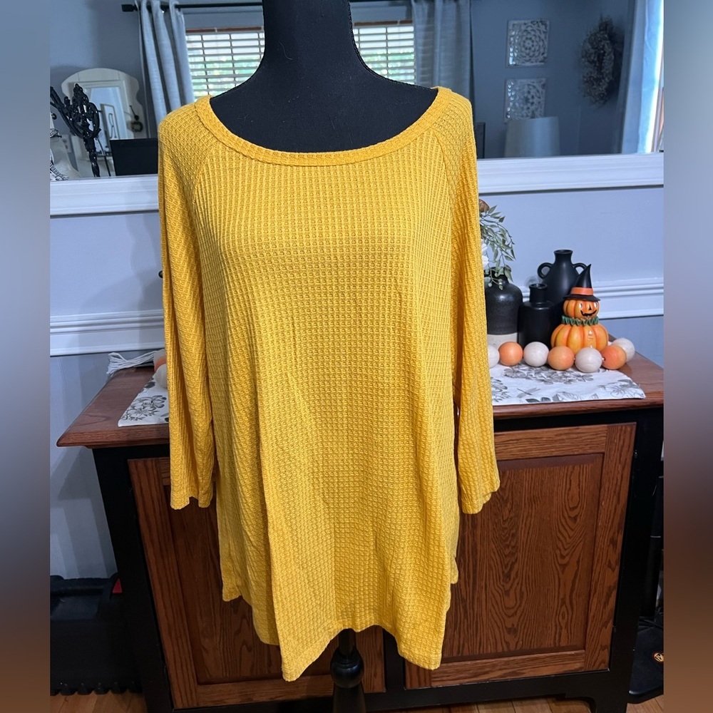 EUC- 🍁CJ Banks-Women’s Harvest Gold 3/4” Sleeve Top🍁